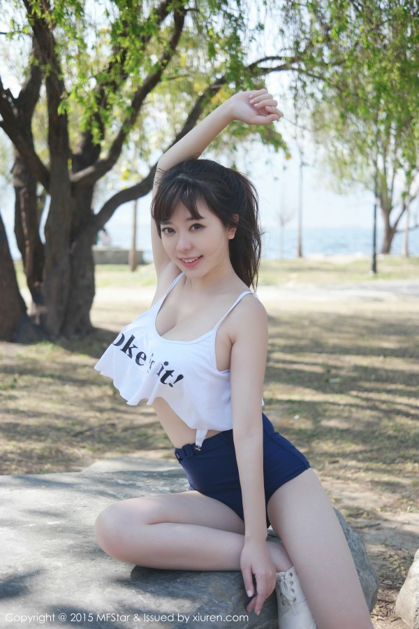 MFStar 模范学院 Vol.003 乳神刘飞儿Faye皮肤光滑捧巨乳！