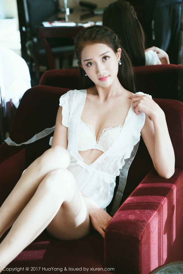 HuaYang 花漾show Vol.009 晴儿Anne情趣制服黑丝高跟美女写真集！